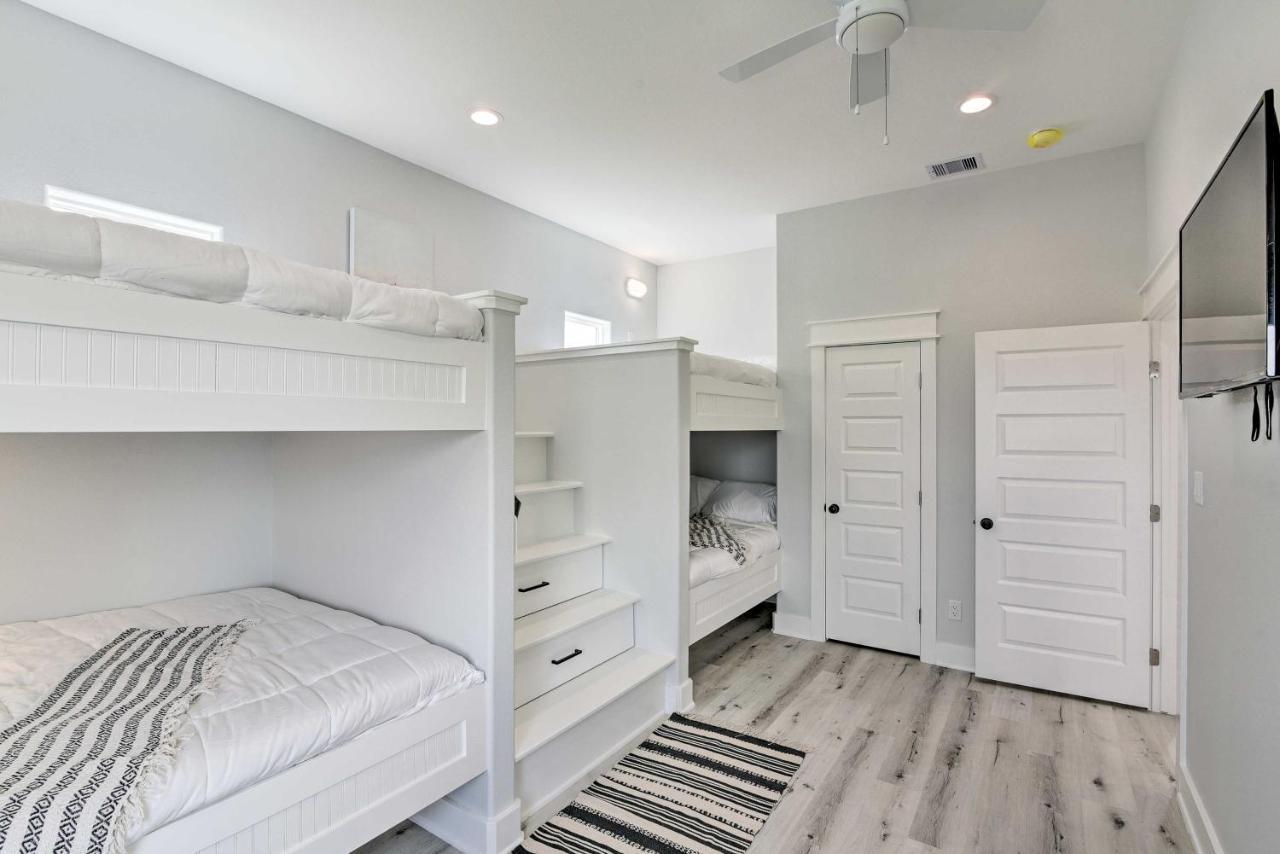 Chic Crystal Beach Escape With Deck - Walk To Beach! Bolivar Peninsula Luaran gambar