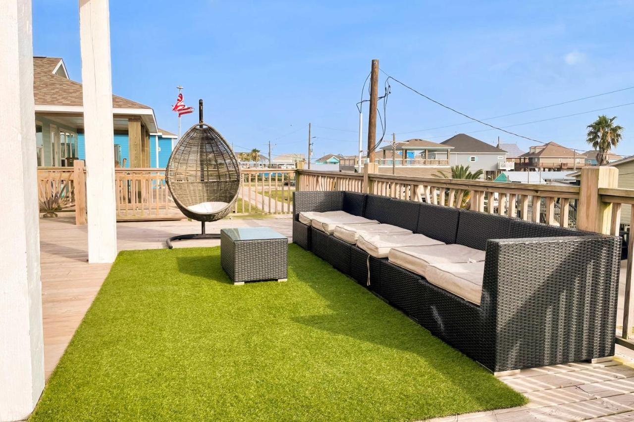Chic Crystal Beach Escape With Deck - Walk To Beach! Bolivar Peninsula Luaran gambar